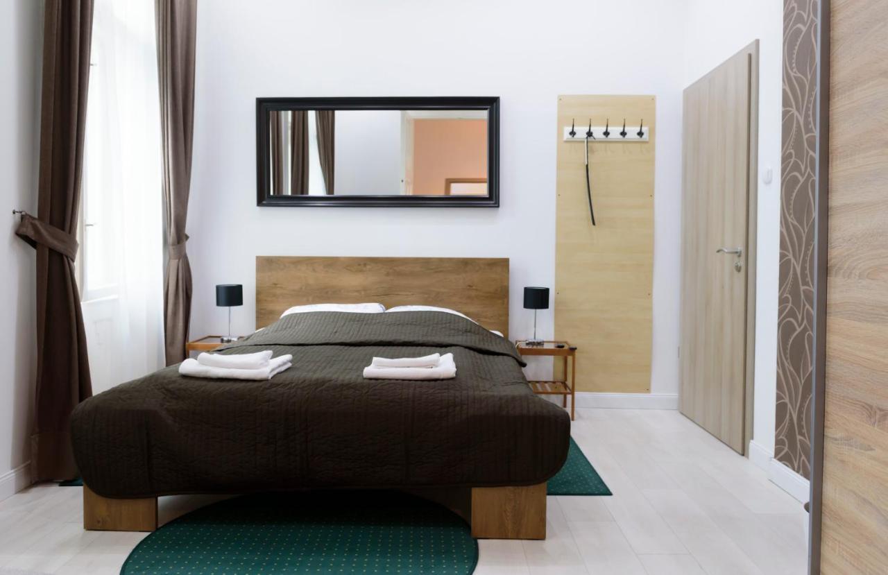 Vaci Street Downtown Apartments 1