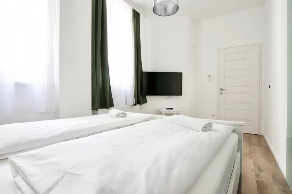 Premium Apartment by Hi5-Vaci Str. 3 Bedroom (220) 1