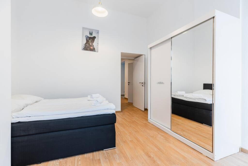 Family Apartment Next To Danube River 1