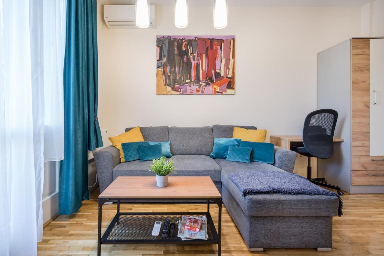 Bpr Blue Paradise Apartment with A/C 1