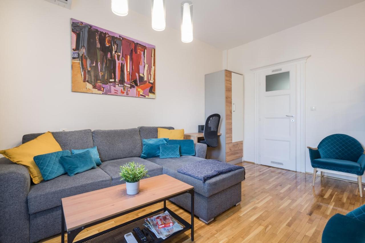 Bpr Blue Paradise Apartment with A/C 2