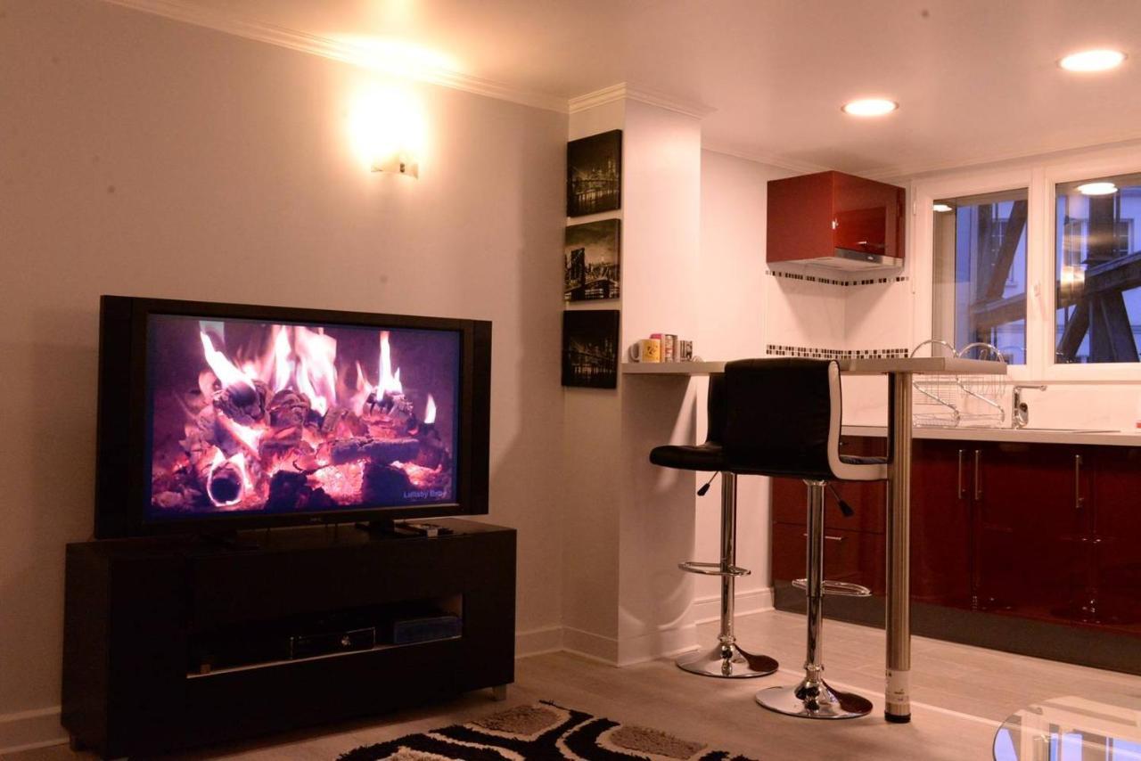 Beau Studio Meuble 2min du Moulin Rouge 1