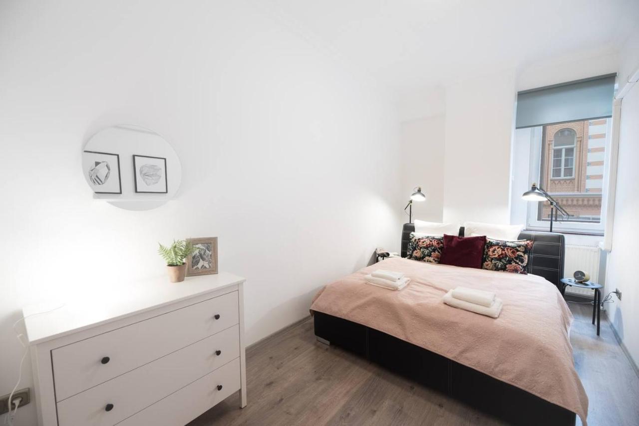 Ultra Central Large Home with AC And Balcony 2