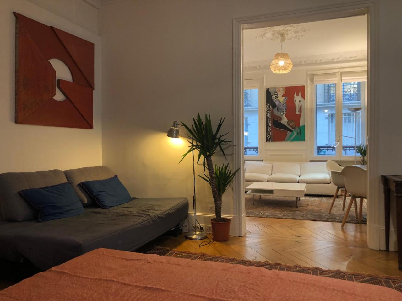 Cosy 2 Room 50m2 Parisian Classic Flat - Passy, 16th Arrondissement, Near Eiffel Tower 2