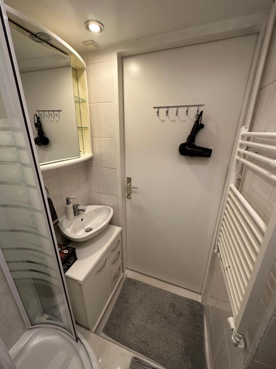 Cosy & Quiet in 17th District 1