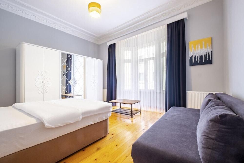 Refreshing And Central Apartment in Beyoglu