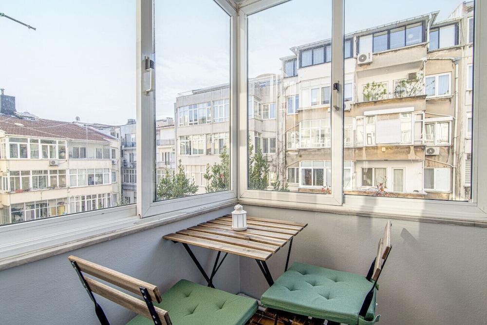 Gorgeous Flat with Lovely Balcony in Nisantasi 1