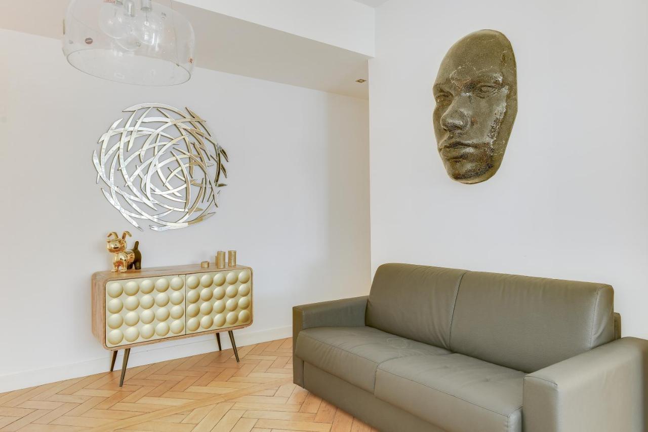 Louvre-Montorgeuil Paris Historical Center 1