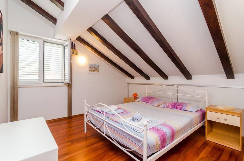 Apartment Villa Mikica 1