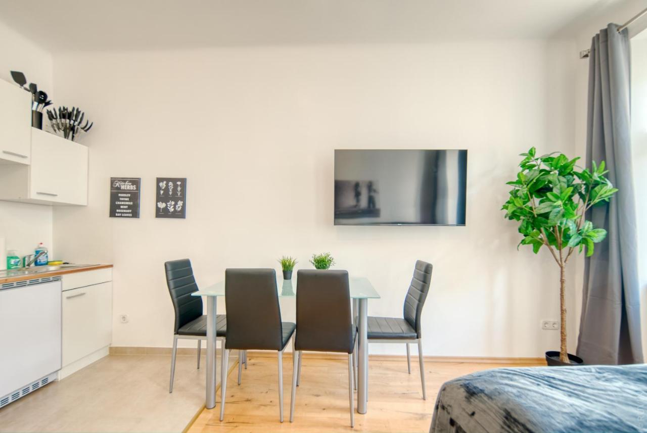 Perfect Location, 2 Min To Main Station 1