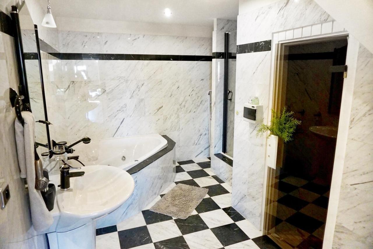 Rooftop Deluxe Apartment 1