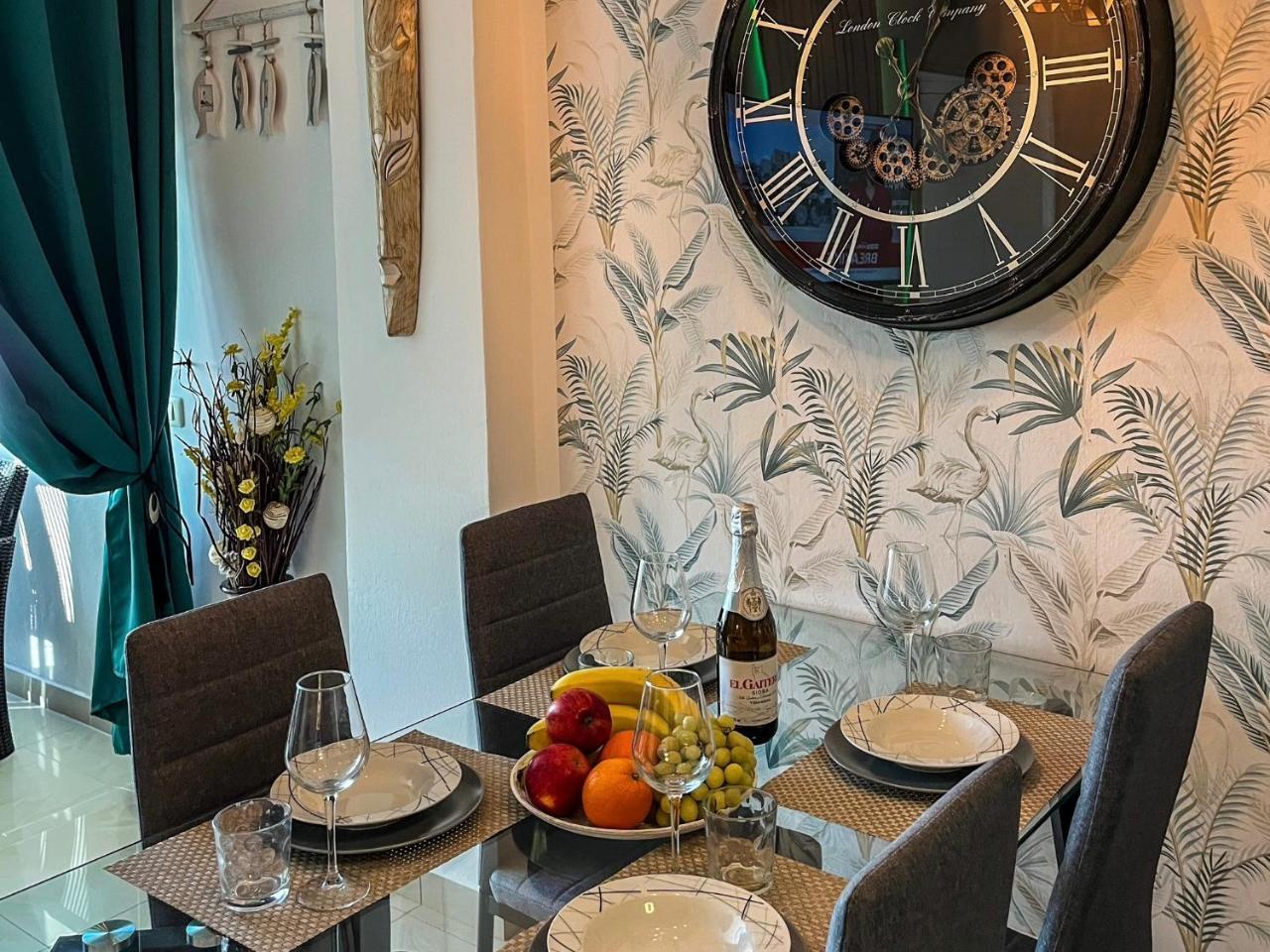 Dreamy Sunset, Seafront, Direct Access To the Promenade,Wifi,Free Parking 1