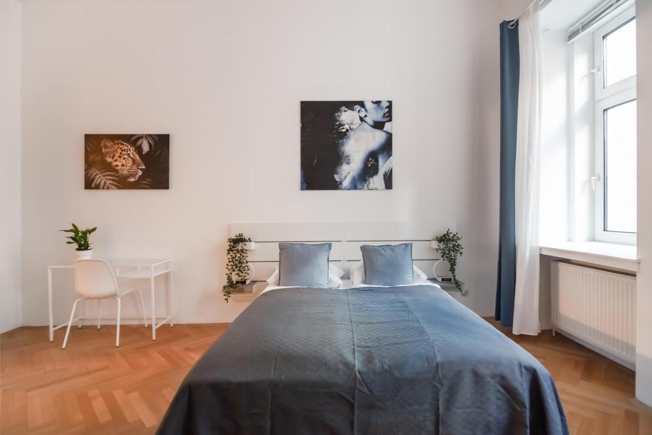 Zentrale Ruhelage Im Typischen Wiener Altbau 1