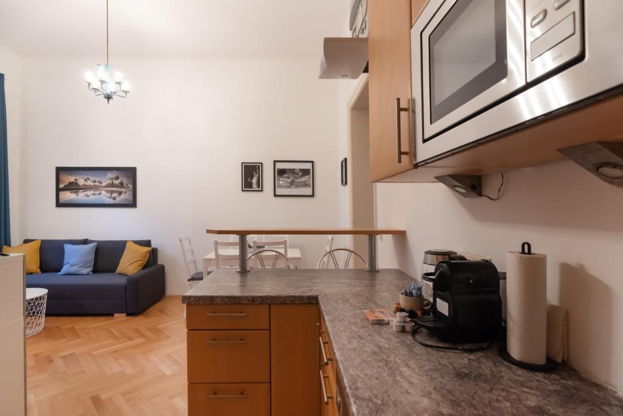 Zentrale Ruhelage Im Typischen Wiener Altbau 2