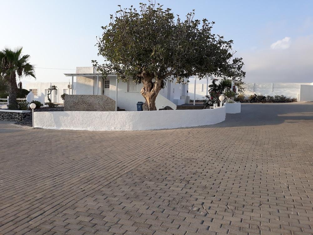 Artemis Suites (Adults only) 1