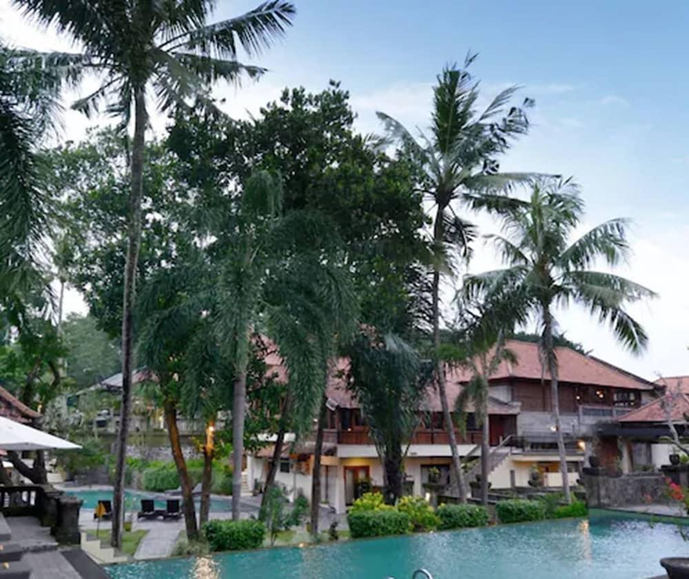 Champlung Sari Hotel