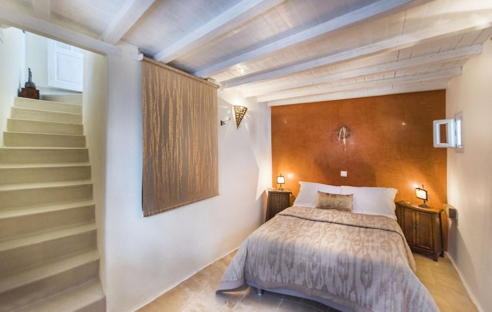 Heliophos Boutique Caves 1