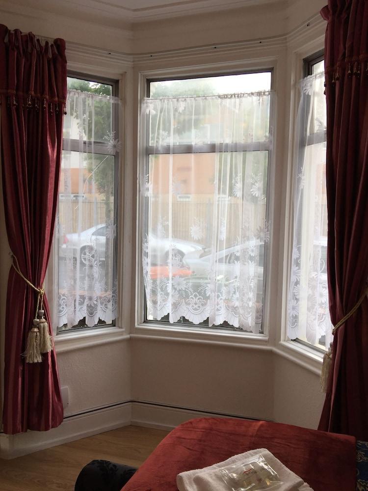 Metro London City Airport 1