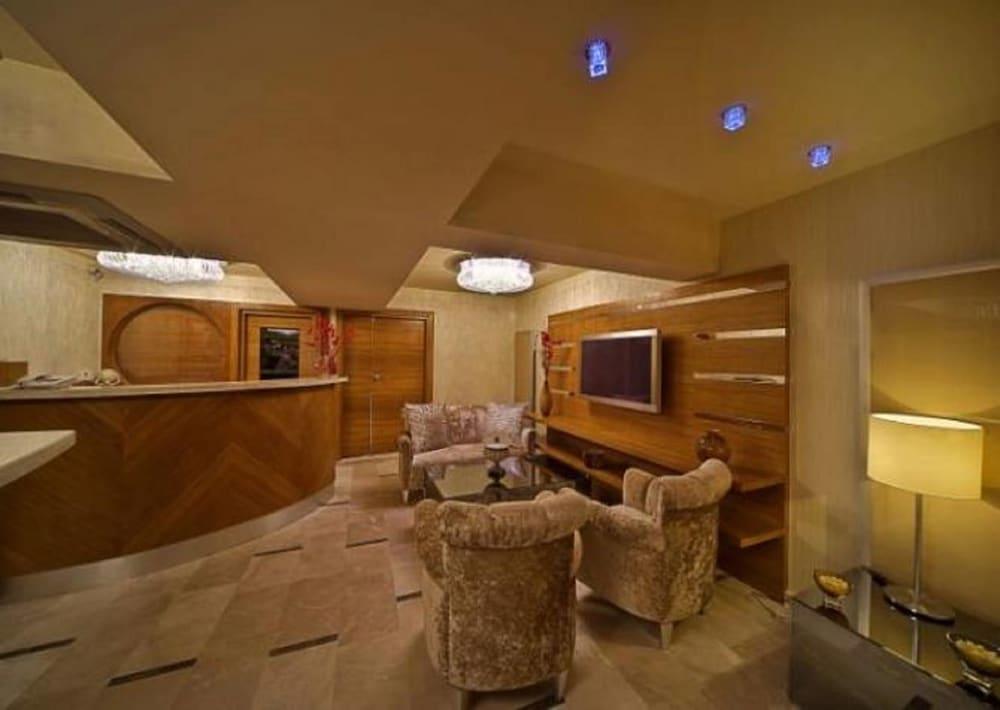 Royce Hotel (Adults only) 2