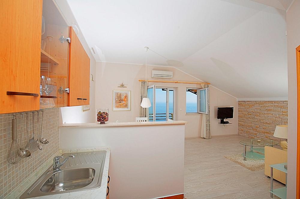 Big Blue Apartments 1