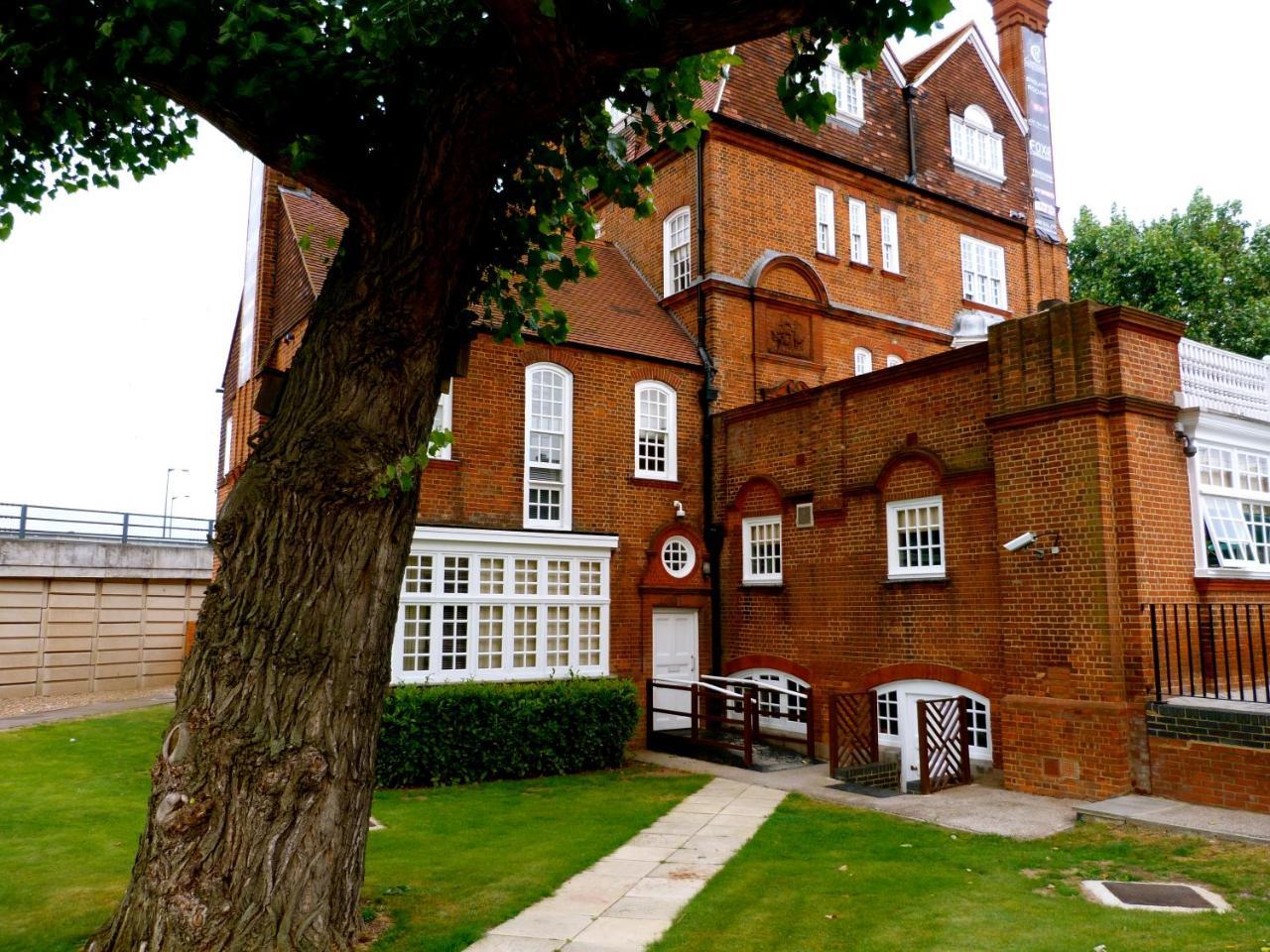 Connaught House Hotel (Adults only) 1