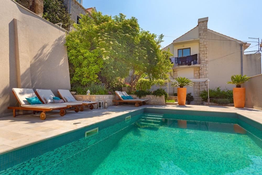 Hedera Estate, Hedera A18