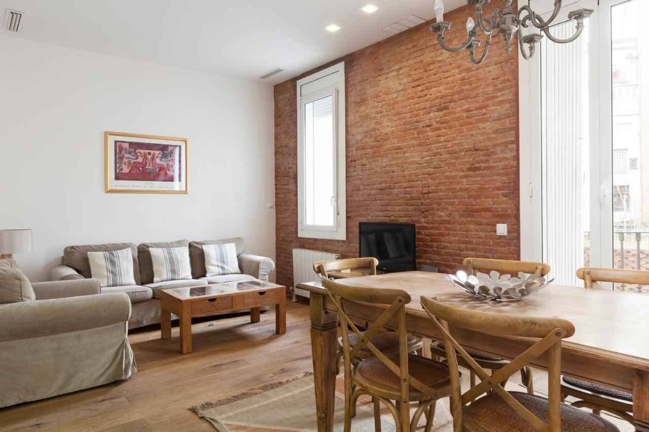 Akira Flats Roger de Flor Chic Apartment