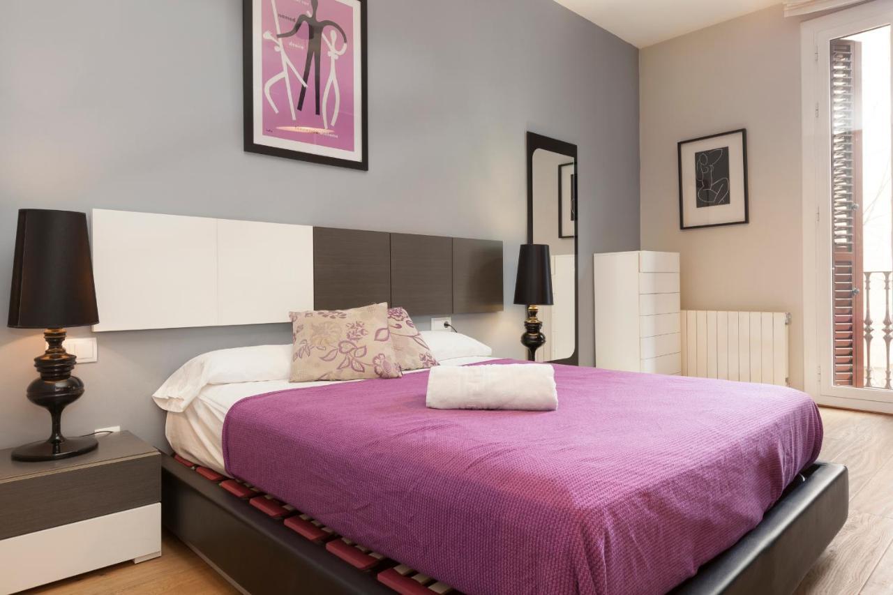 Akira Flats Roger de Flor Chic Apartment 1