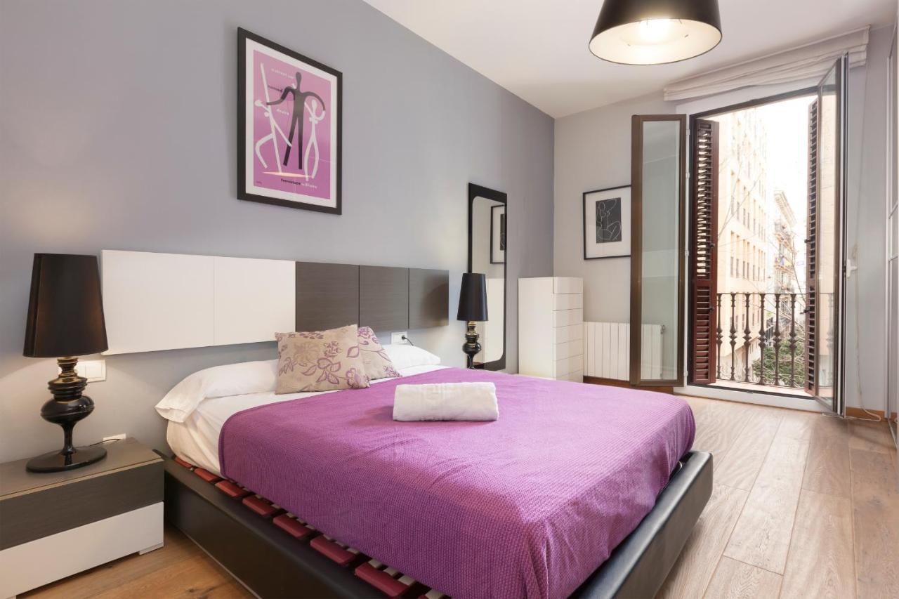 Akira Flats Roger de Flor Chic Apartment 2