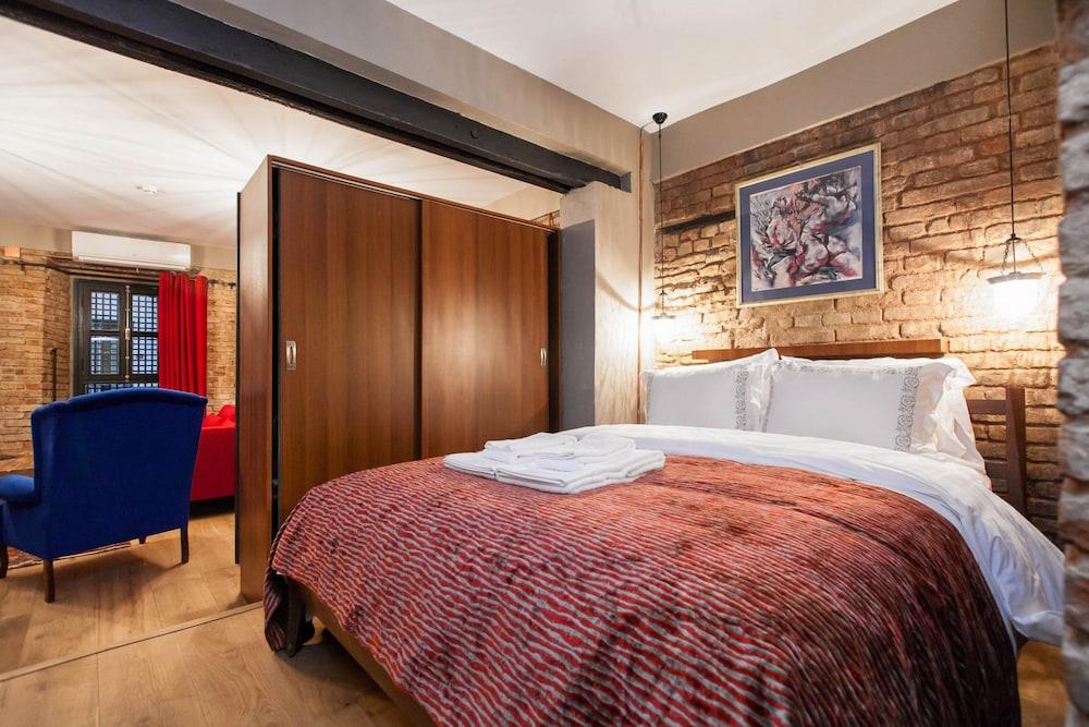 Studio with Hot Tub 1