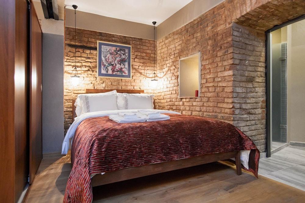 Studio with Hot Tub 2