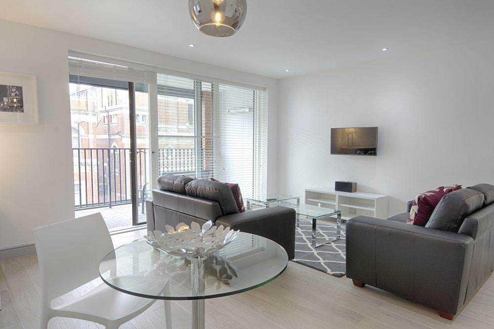 Roomspace Apartments -La Roka