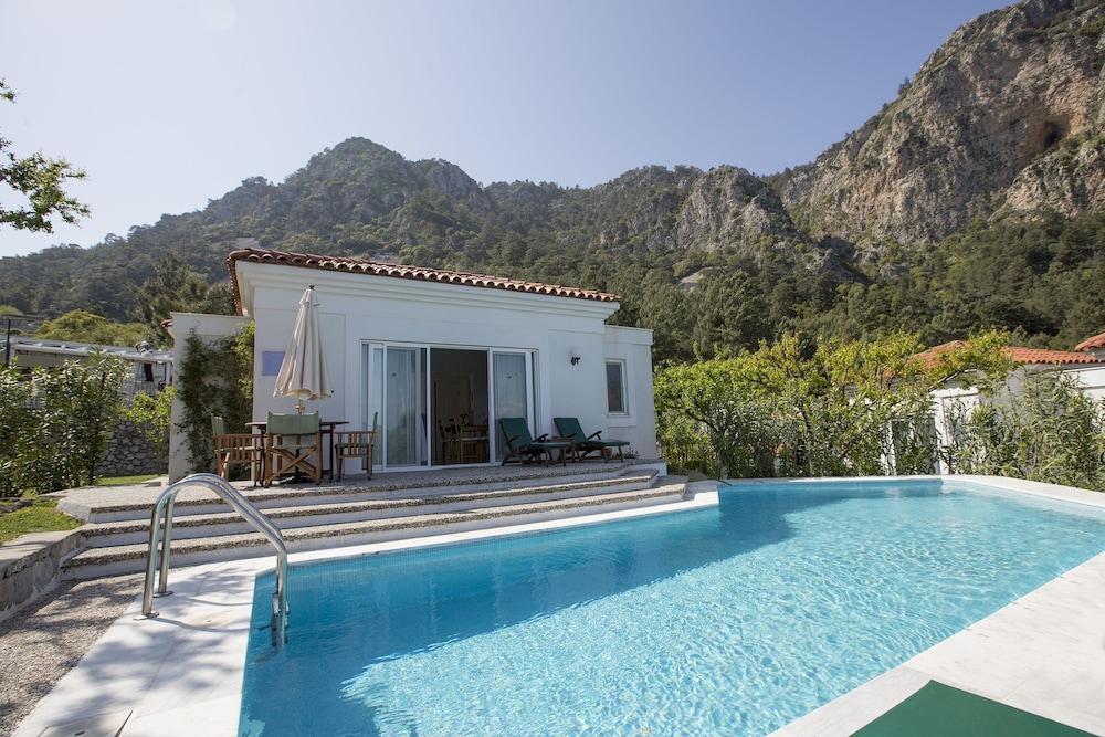 Alya Piynar Halal Villa Hotel