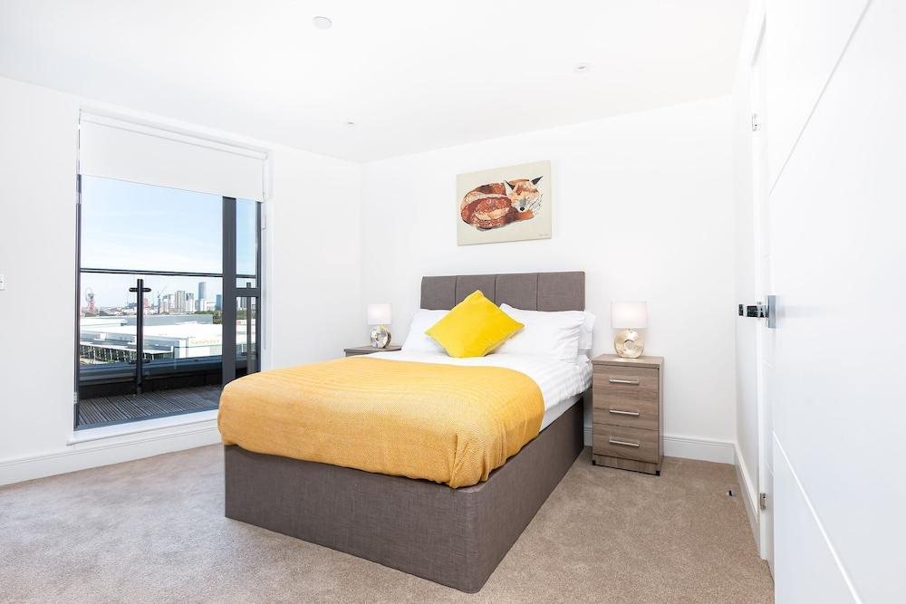 London Riverview - Canary Wharf - Excel 1