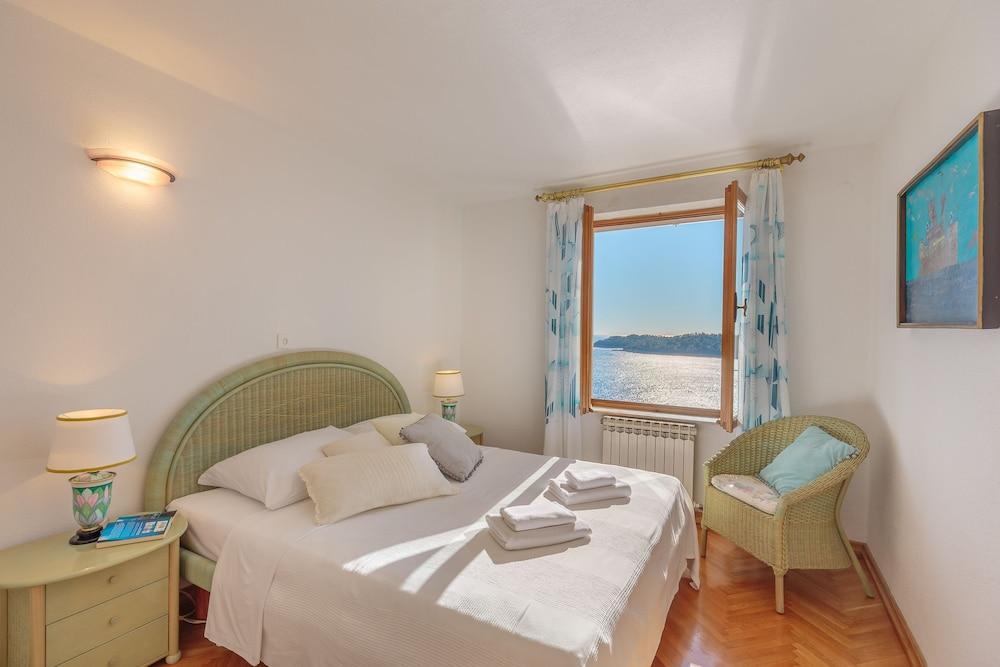 Hedera Estate, Hedera A17 2