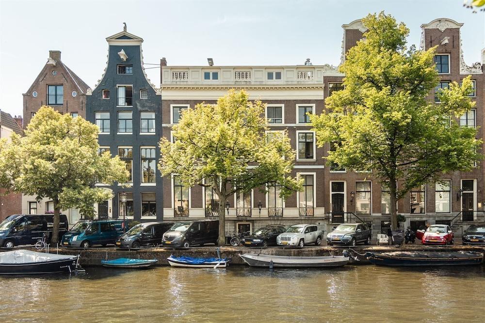 17th Century Canal Apartment with Roof Terrace