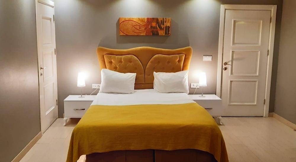 Galata Port Flat Company 1