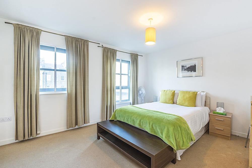 Splendid 3 Bedroom Apartment Marina View 2