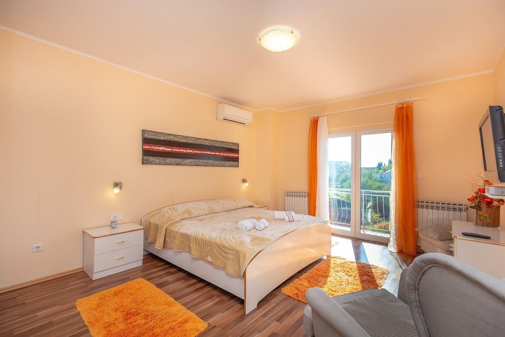 Holiday Home Trojkovic 2