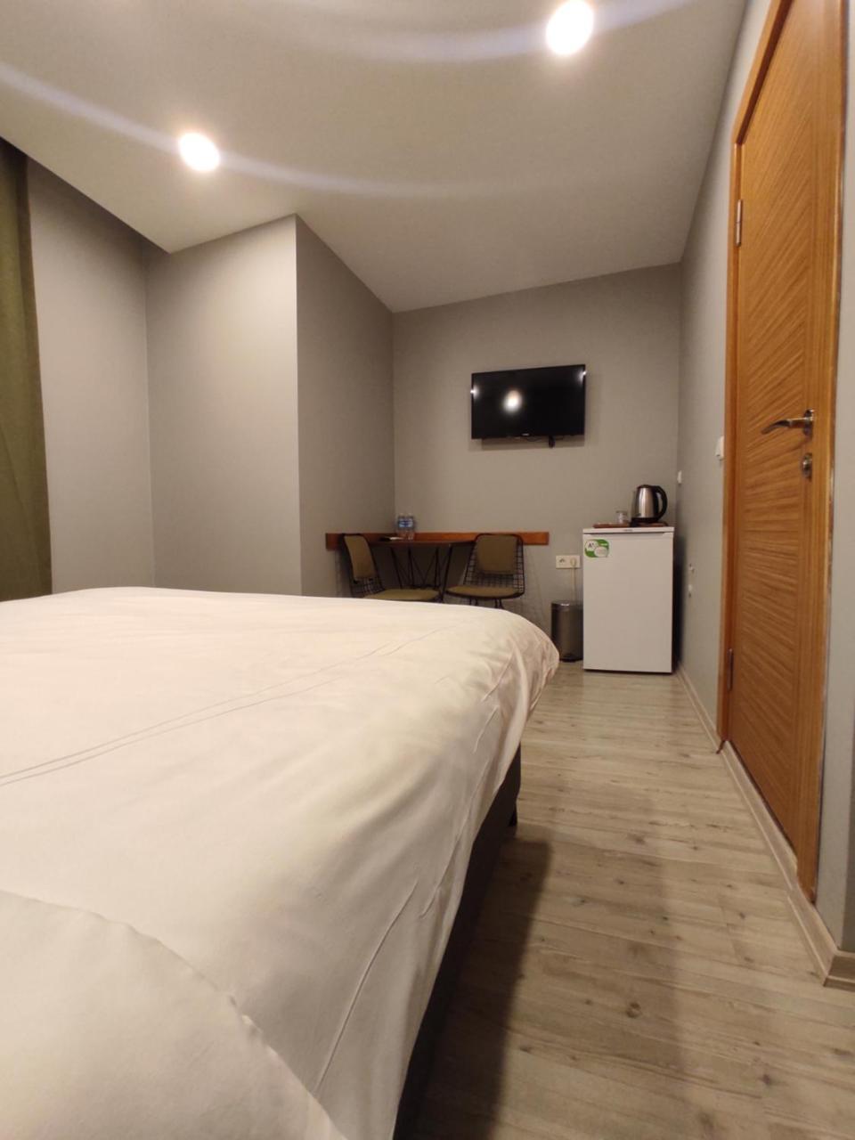 Senior Pera Suites 2