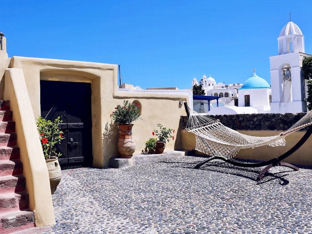 Extravagant Villa in Megalochori 1