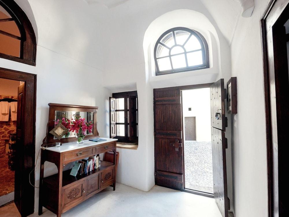 Extravagant Villa in Megalochori 2