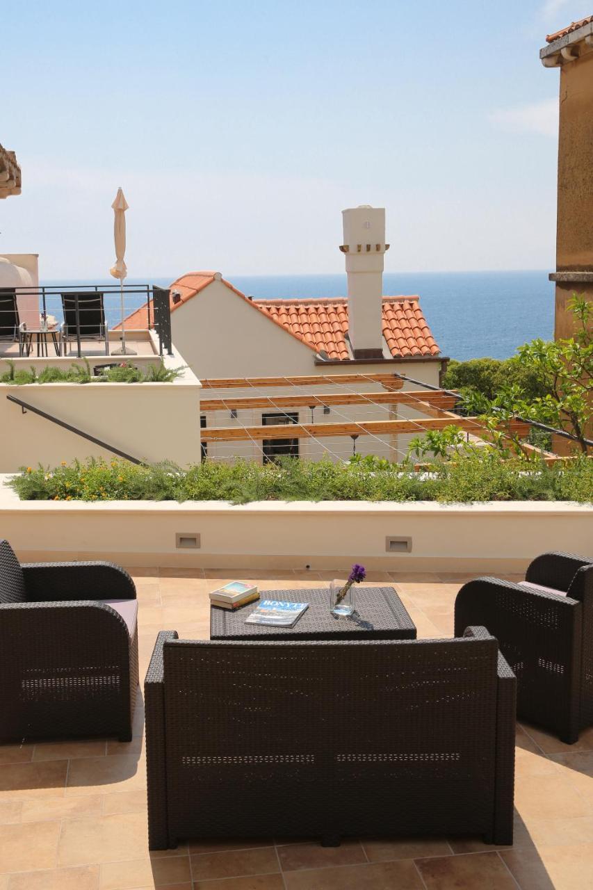 White & Co Villa And Apartments 1