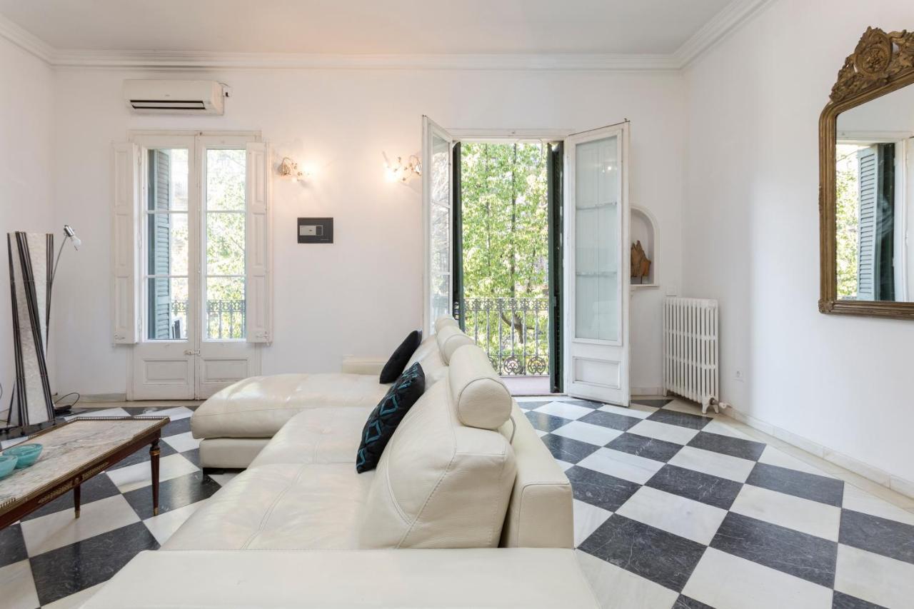 1229 - Awesome City Center Apartment with Terrace 1