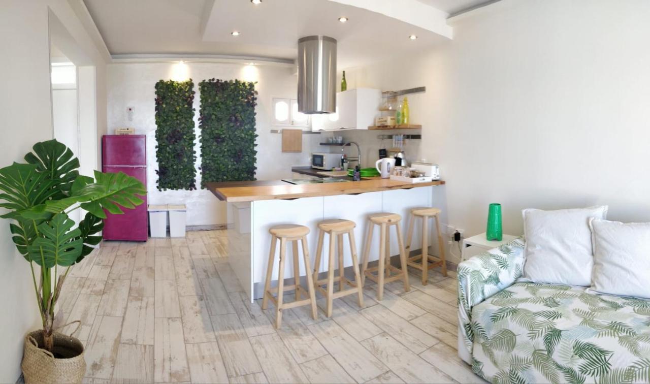 New Deluxe Stunned Seaview 2 Bed Apt