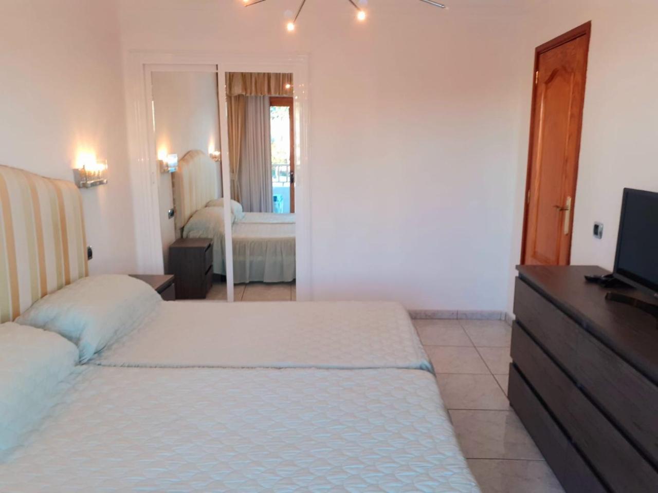 First Line Los Geranios Ocean View Apartment Air Conditioned 50 M From la Pinta Beach 2