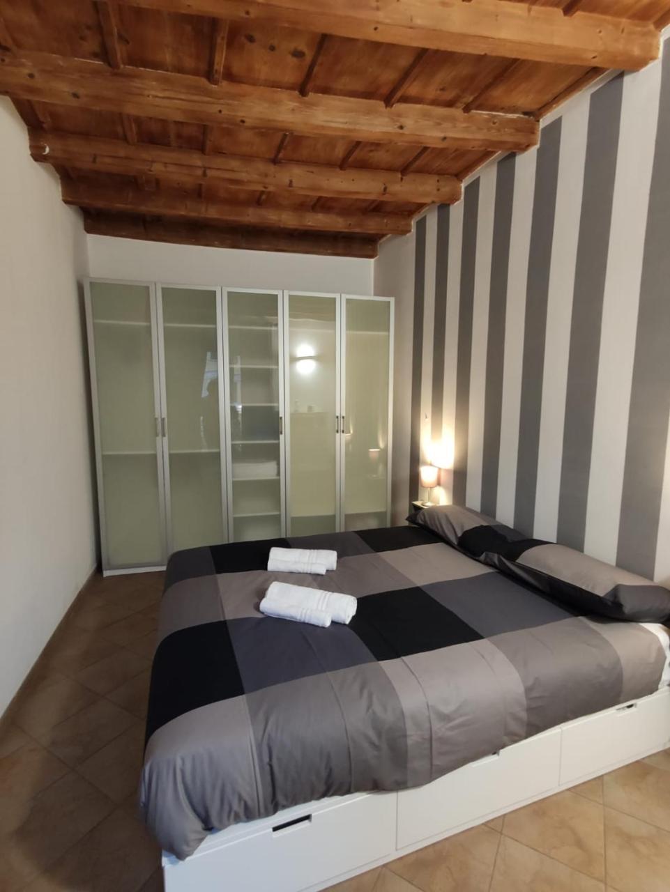 Alzaia Naviglio Grande 1