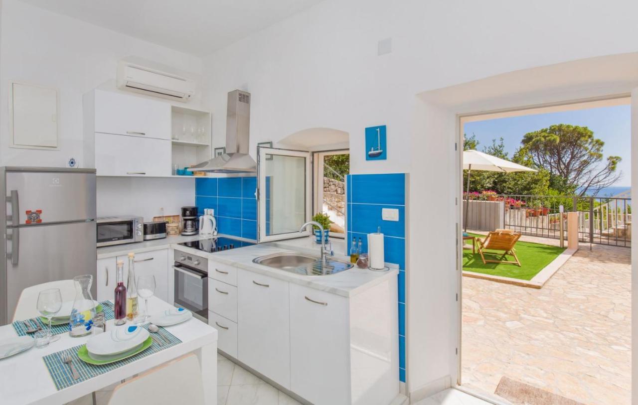 The Happy Apartment 1