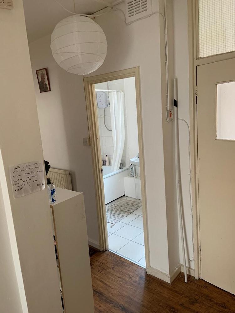 Charming 3-Bed Apartment in London 1