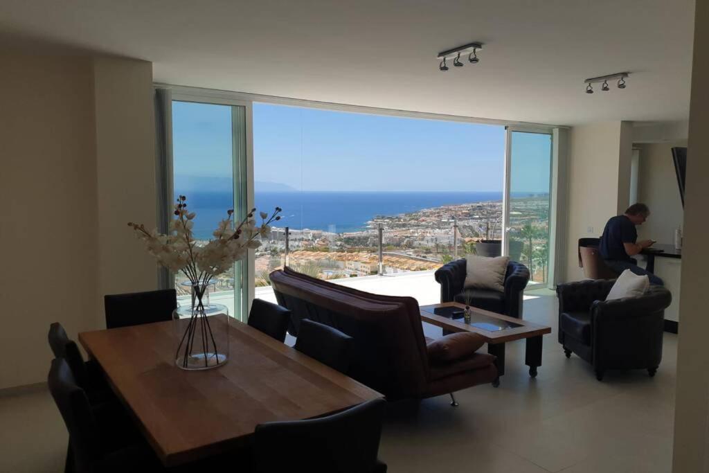 Luxury Villa - 4 Bedrooms, 5 Bathrooms 1